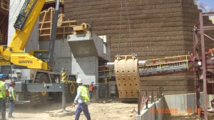 Rigging heavy parts jaw crusher